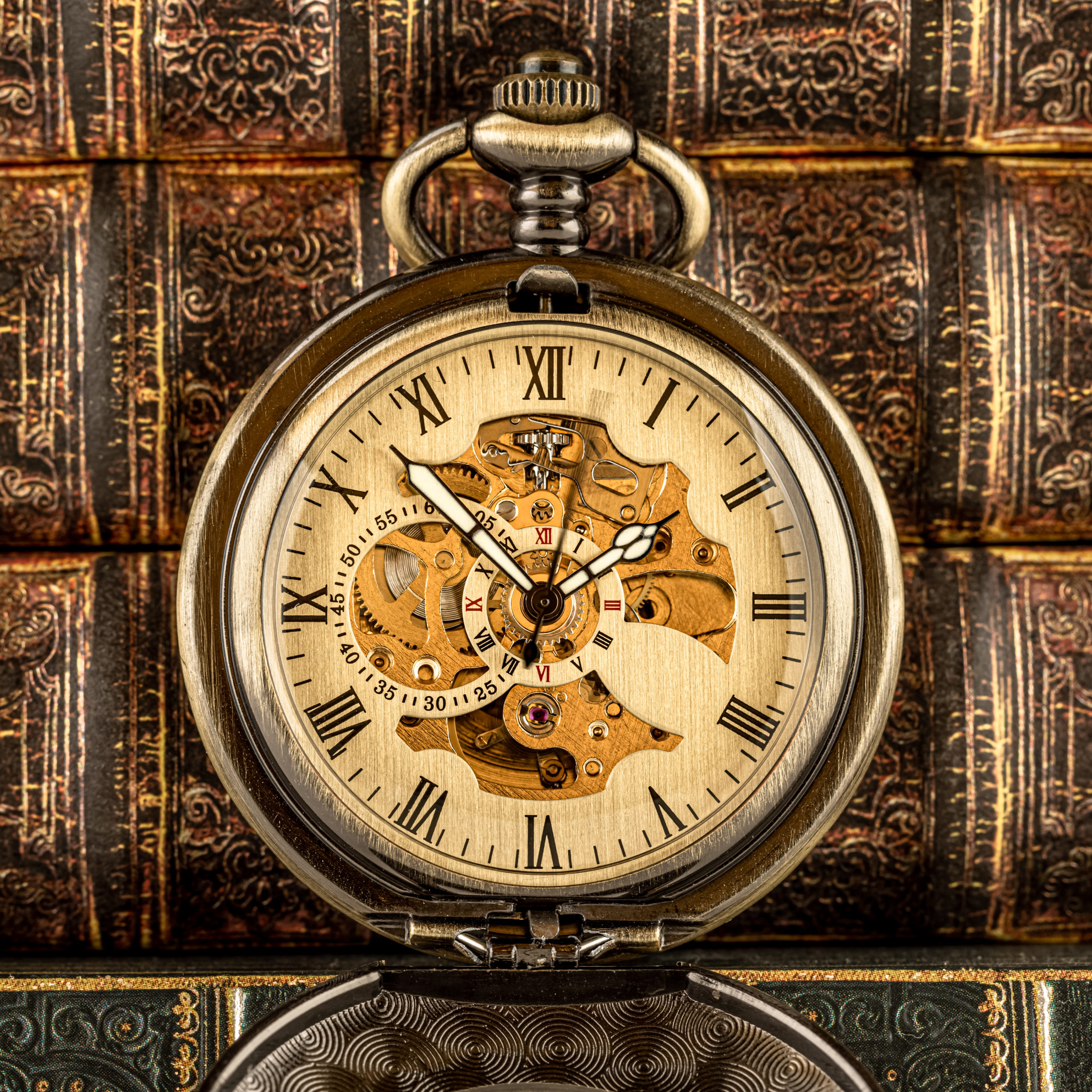 https://partnership.com.de/wp-content/uploads/2023/03/antique-clock-dial-close-up-vintage-pocket-watch-2021-08-30-19-01-24-utc-scaled.jpg